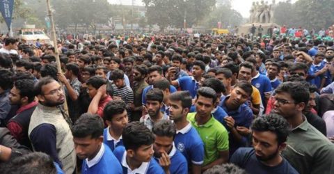 স্কুলের স্টোর রুম থেকে বিবস্ত্র শিক্ষক আটক দৈনিক সুপ্রভাত বাংলাদেশ।