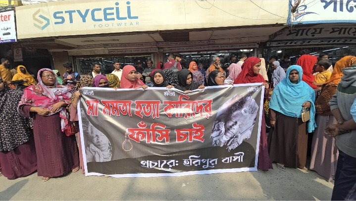 কুষ্টিয়ার হরিপুরে বৃদ্ধা নারী হত্যার অভিযোগ, আসামীদের গ্রেপ্তারের দাবিতে থানার সামনে কিক্ষোভ