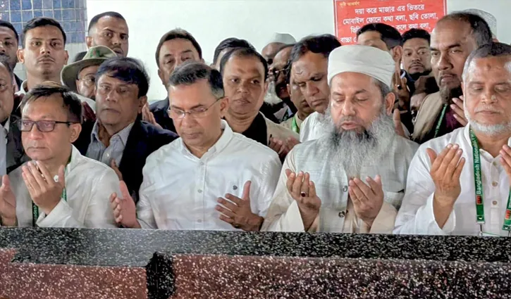 শাহজাজাল (র.)-এর মাজার জিয়ারত ও সেখানে নামাজ আদায় তারেক রহমানের