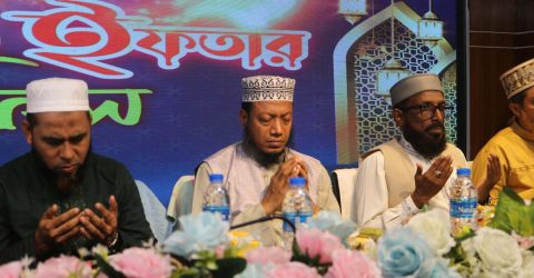 এডুকেয়ার আইডিয়াল স্কুল অ্যান্ড কলেজে ইফতার মাহফিলে আমির হামজা এমপি