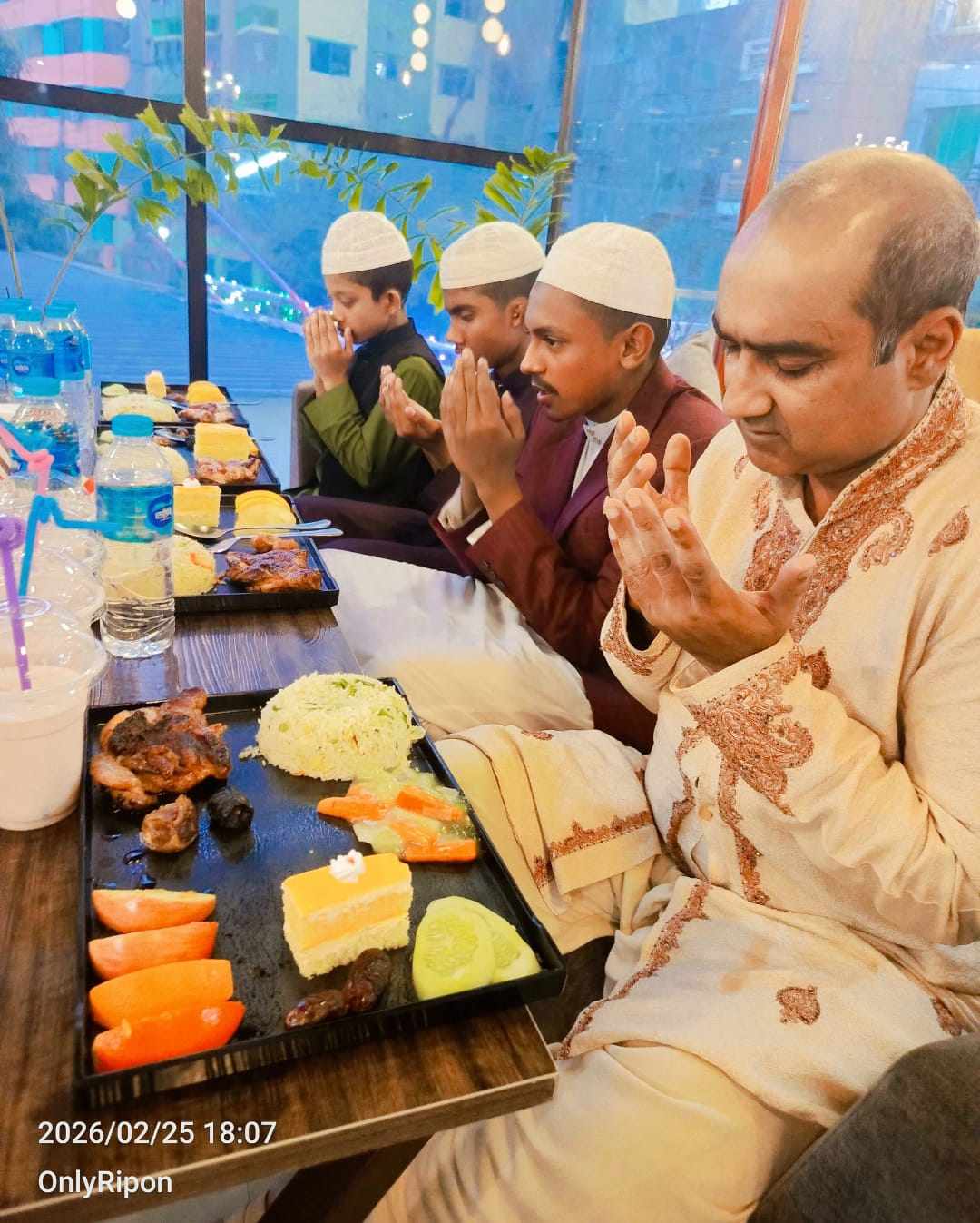 কুষ্টিয়ায় এতিমদের সঙ্গে ইফতার করলেন ব্যাচ ৯৪ এর  বন্ধুরা