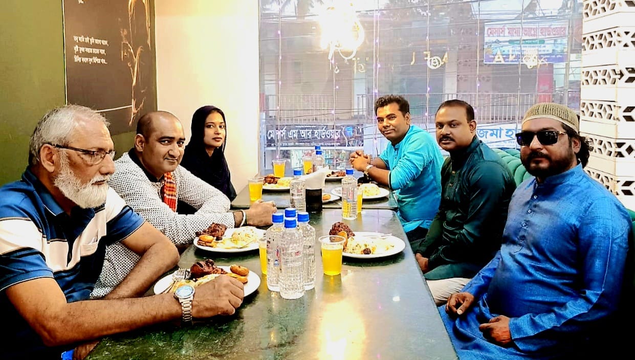 ব্যাচ ’৯৪-এর বিনোদ আগরওয়ালার উদ্যোগে আলোকিত পাঠশালার শিক্ষক ও কবি-সাহিত্যিকদের ইফতার