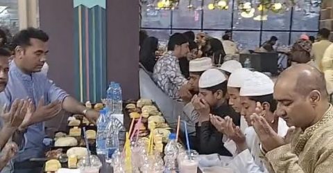 কুষ্টিয়ায় বিনোদ আগরওয়ালার উদ্যোগে এতিমদের সঙ্গে ইফতার