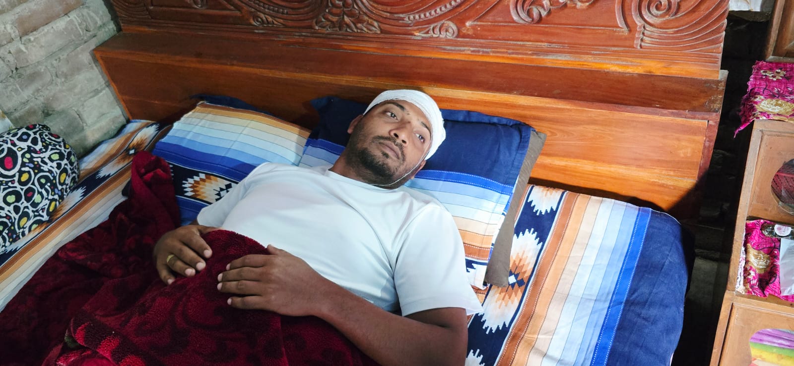 কুষ্টিয়ায় তুচ্ছ ঘটনাকে কেন্দ্র করে সংঘর্ষ, ভাঙচুর ও লুটপাট || প্রায় ৩ লাখ টাকার ক্ষয়ক্ষতির অভিযোগ