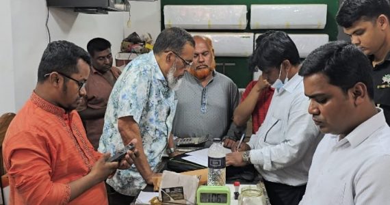 অতিরিক্ত দামে গ্যাস বিক্রি: কুষ্টিয়ায় দুই প্রতিষ্ঠানকে ১ লাখ ৫ হাজার টাকা জরিমানা ​