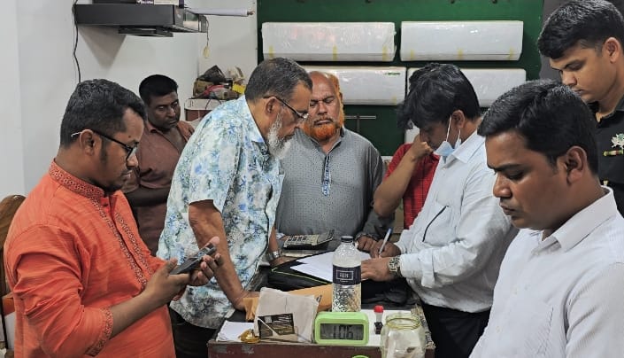 অতিরিক্ত দামে গ্যাস বিক্রি: কুষ্টিয়ায় দুই প্রতিষ্ঠানকে ১ লাখ ৫ হাজার টাকা জরিমানা ​