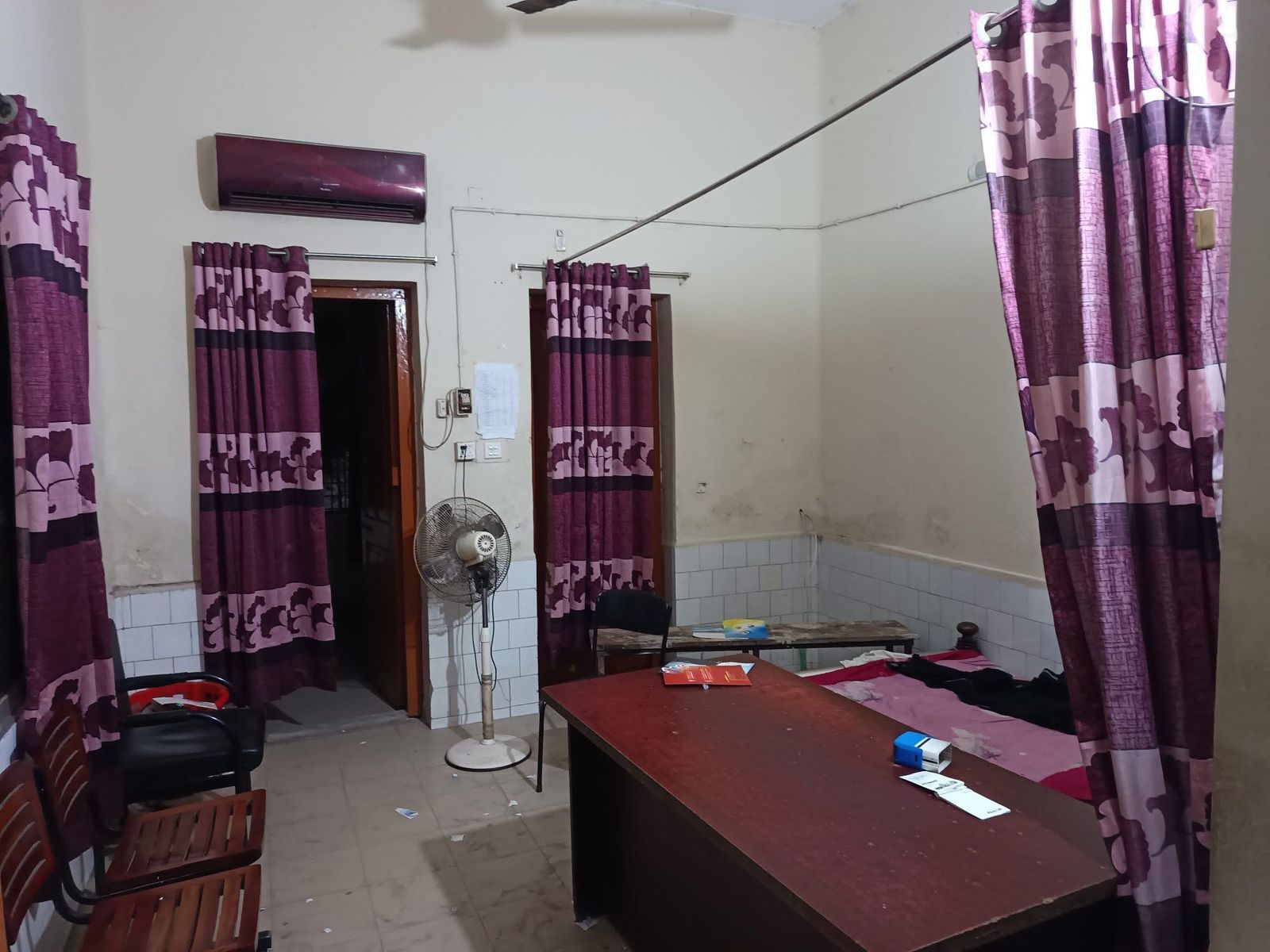 কুষ্টিয়া জেনারেল হাসপাতালে ইন্টার্নদের কর্মবিরতি: স্থবির চিকিৎসাসেবা, নেপথ্যে উর্ধ্বতন কর্মকর্তার হাতে লাঞ্ছনার অভিযোগ