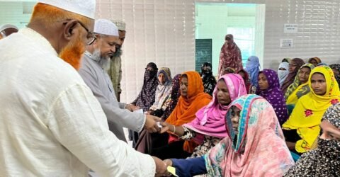 মিরপুর উপজেলায় ঈদুল আযহা উপলক্ষে এমপি আব্দুল গফুরের উদ্যোগে অসহায় ৬৫০ মানুষের মাঝে নগদ অর্থ বিতরণ