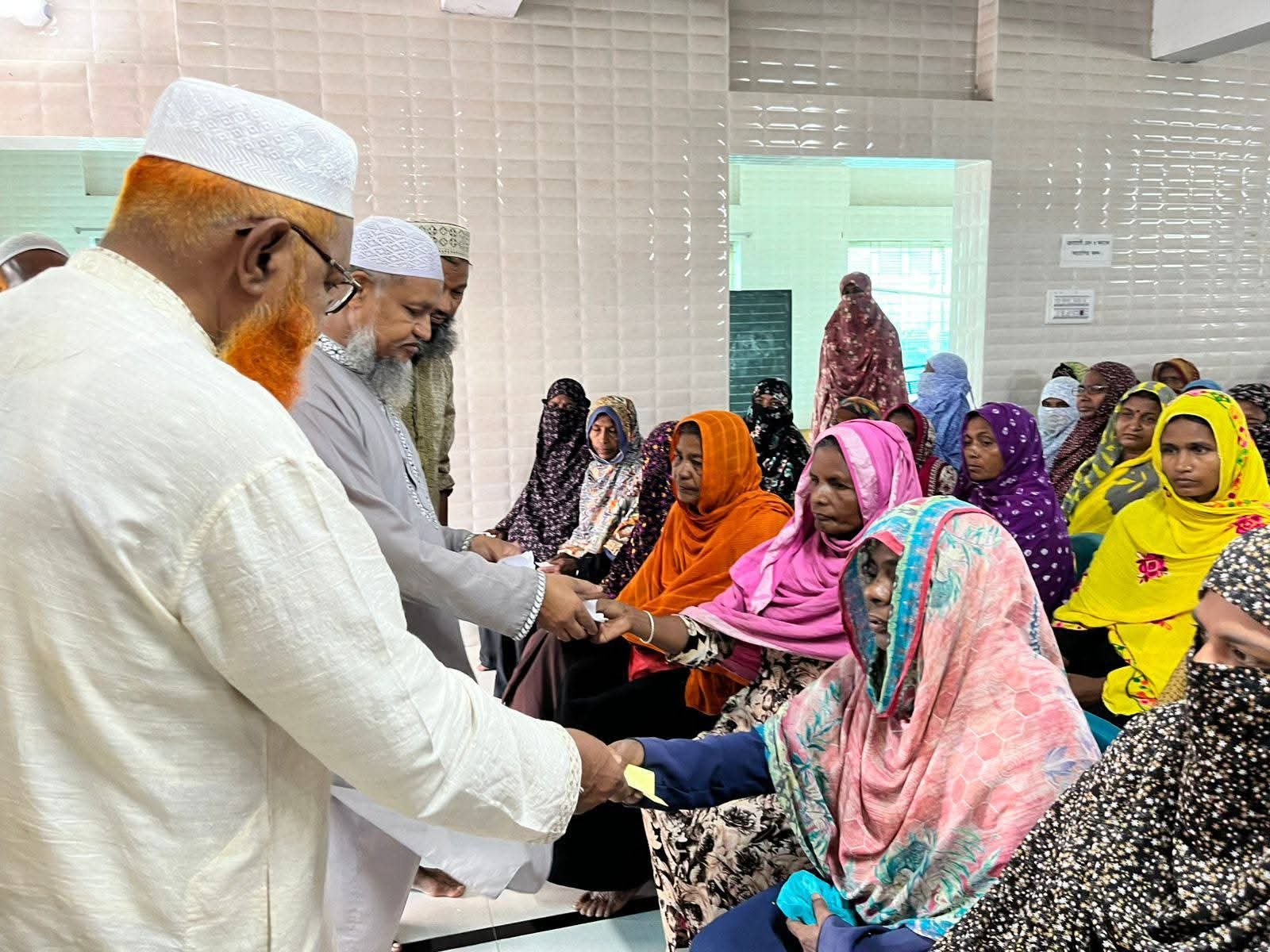 মিরপুর উপজেলায় ঈদুল আযহা উপলক্ষে এমপি আব্দুল গফুরের উদ্যোগে অসহায় ৬৫০ মানুষের মাঝে নগদ অর্থ বিতরণ