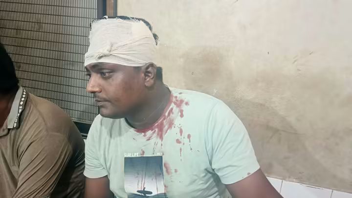 কুষ্টিয়ায় সংবাদ সংগ্রহকালে সাংবাদিকদের ওপর হামলা: ক্যামেরা, মোবাইলসহ নগদ অর্থ ছিনতাই