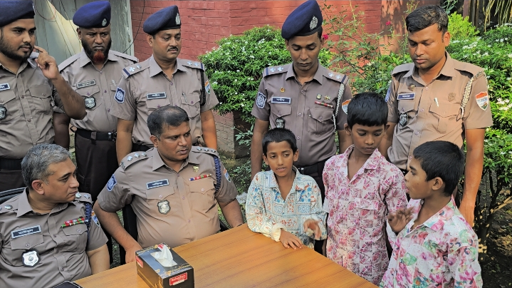 কুষ্টিয়ায় শিশু পাচারকারী চক্রের ২ সদস্য গ্রেপ্তার, অপহৃত ৩ শিশু উদ্ধার