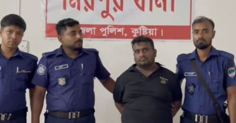 কুষ্টিয়ায় মাদক কারবারীকে ধরতে গিয়ে ২ পুলিশ আহত, প্রাইভেটকারসহ মাদক কারবারী আটক