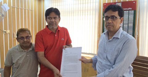 টিসিবির ডিলারদের পুনর্নবায়নের দাবিতে কুষ্টিয়ায় মানববন্ধন ও স্মারকলিপি প্রদান