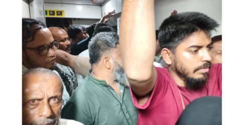 মহানগর এক্সপ্রেসে অতিরিক্ত ভিড়, গরমে যাত্রীদের ভোগান্তি