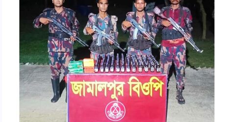 কুষ্টিয়ার দৌলতপুরে বিজিবির অভিযান: ১৩ লাখ টাকার ভারতীয় মাদক ও ওষুধ উদ্ধার