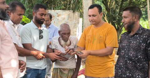 শতবর্ষী আব্দুল বারীর পাশে ওয়ালটনের বিক্রয় বিভাগের প্রধান