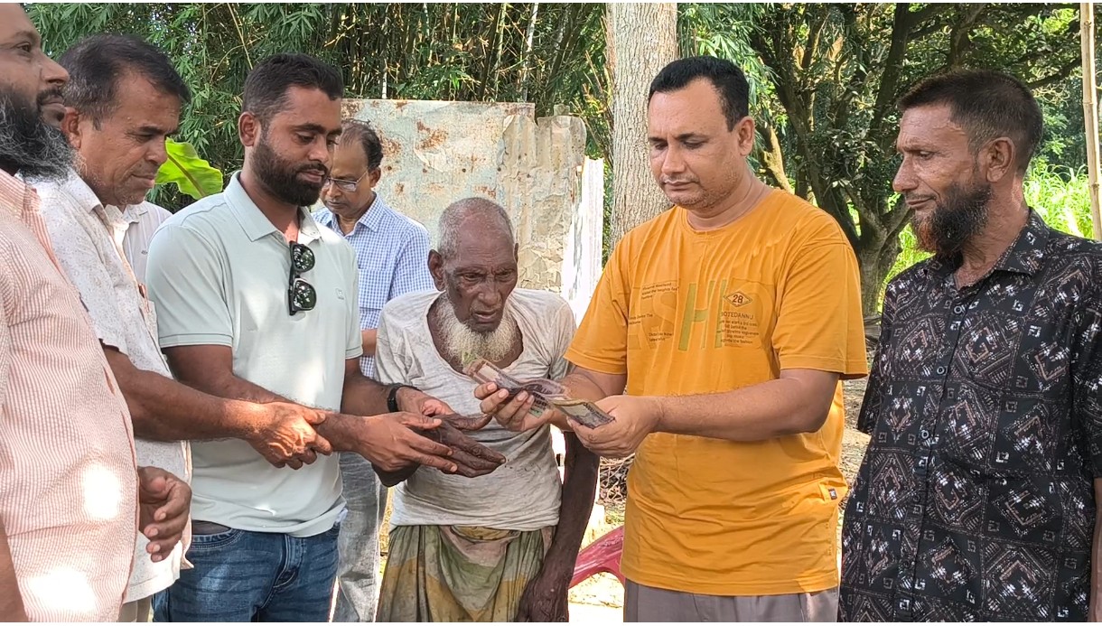 শতবর্ষী আব্দুল বারীর পাশে ওয়ালটনের বিক্রয় বিভাগের প্রধান