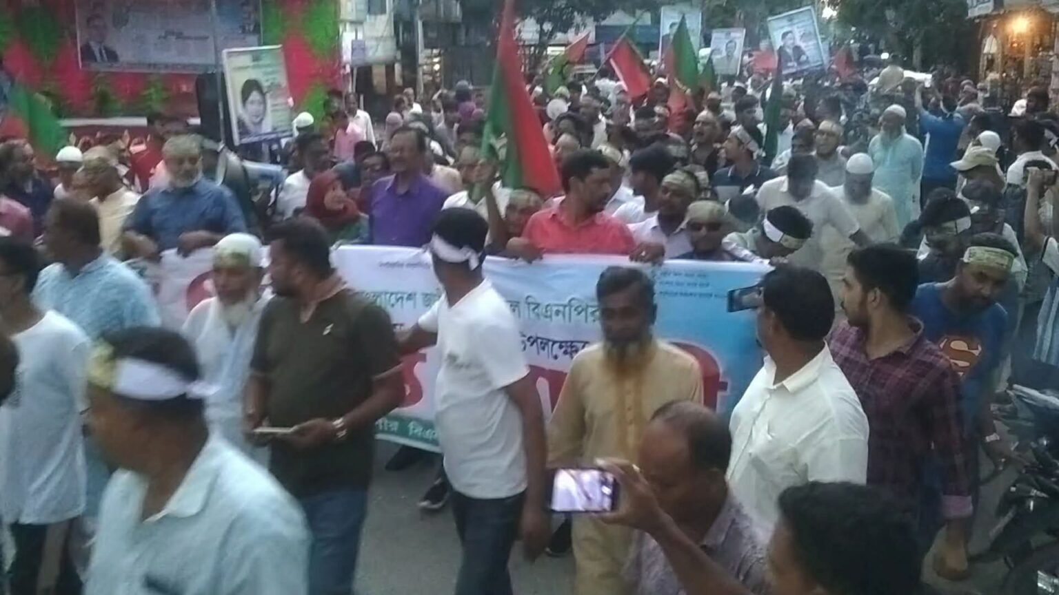 জনগণের প্রত্যাশা পূরণে দলকে আরও ঐক্যবদ্ধ ও শক্তিশালী করতে নেতাকর্মীদের মাঠে সক্রিয় থাকার আহ্বান-আটঘরিয়ায় হাবিব
